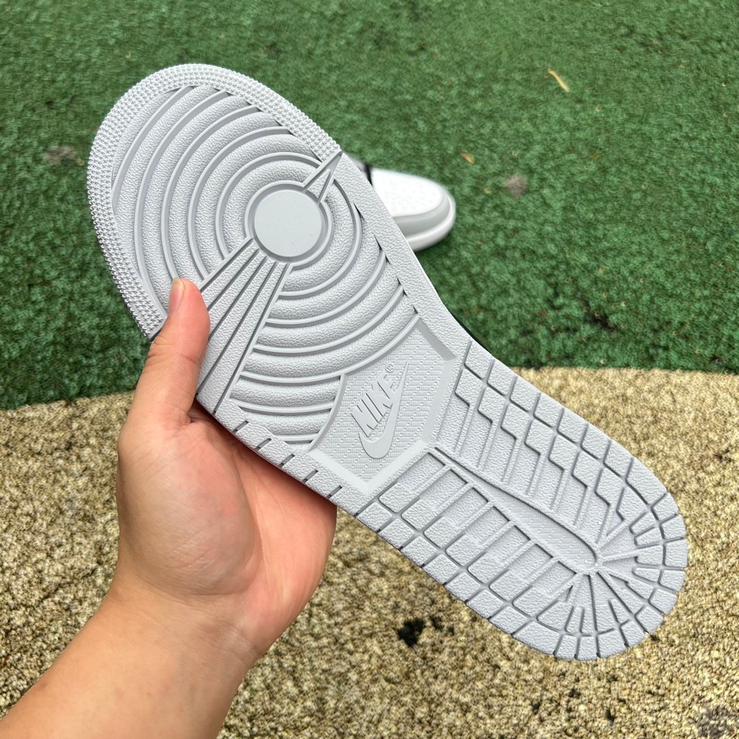 Jordan 1 Retro Low OG Barons