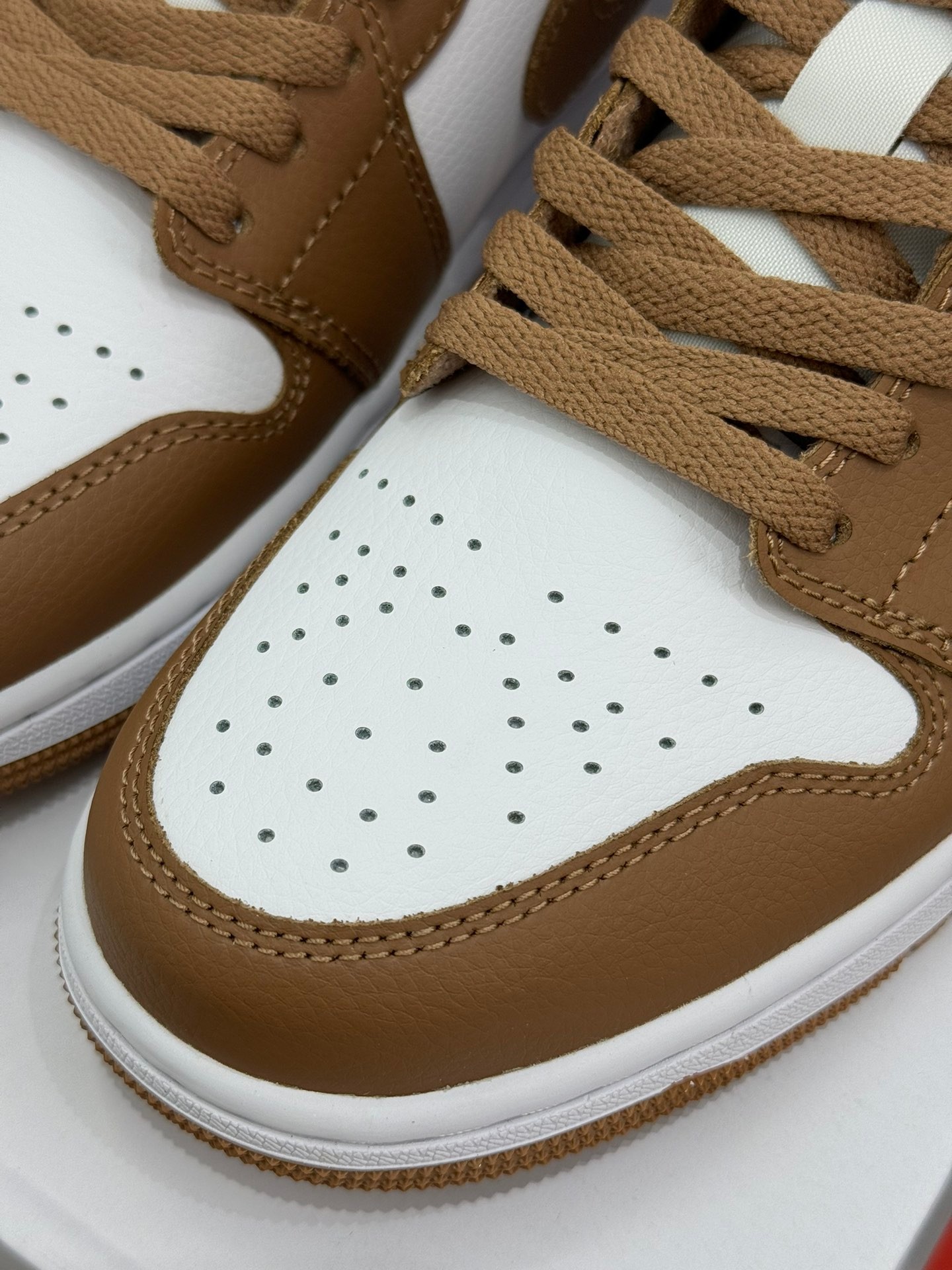 Jordan 1 Low Archaeo Brown White_DC0774-202-36-46