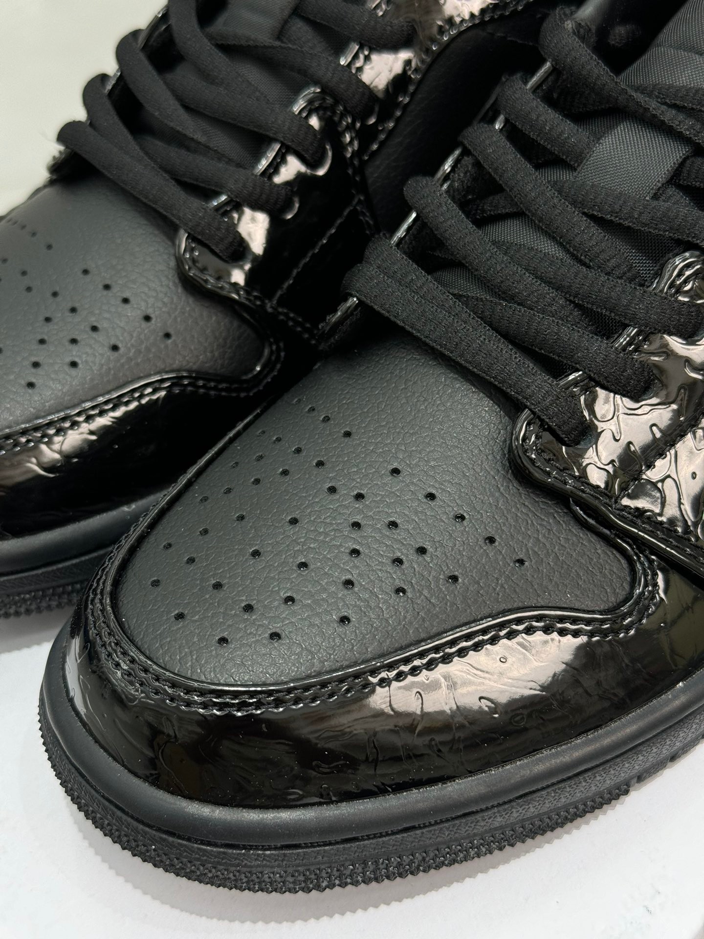 Jordan 1 Low SE Patent Elephant Black (Top version)