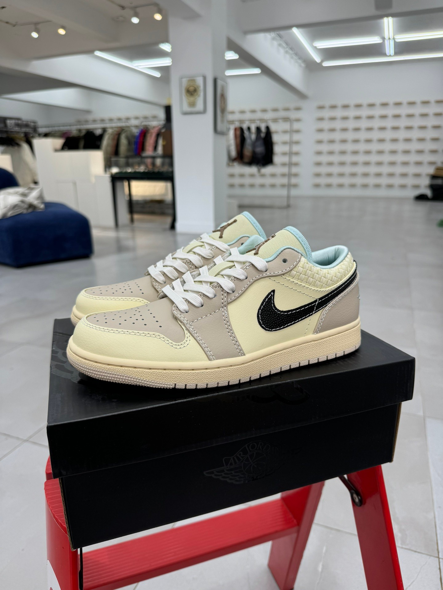 Jordan 1 Low SE Sanddrift Glacier Blue
