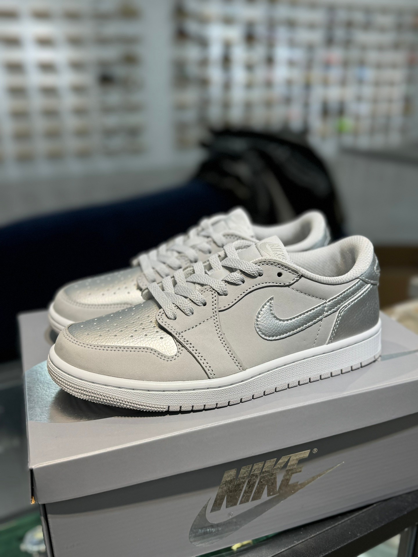 Jordan 1 Low OG Metallic Silver-36-46