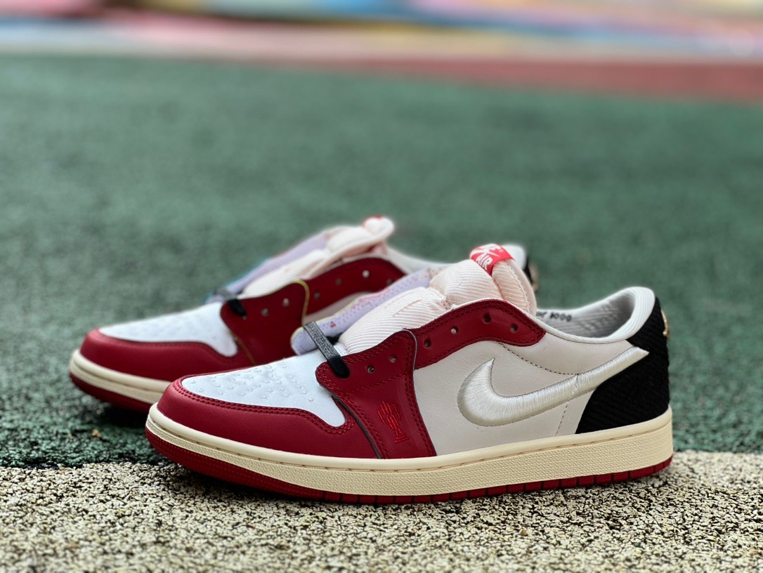 Jordan 1 Retro Low OG Trophy Room Rookie Card Home