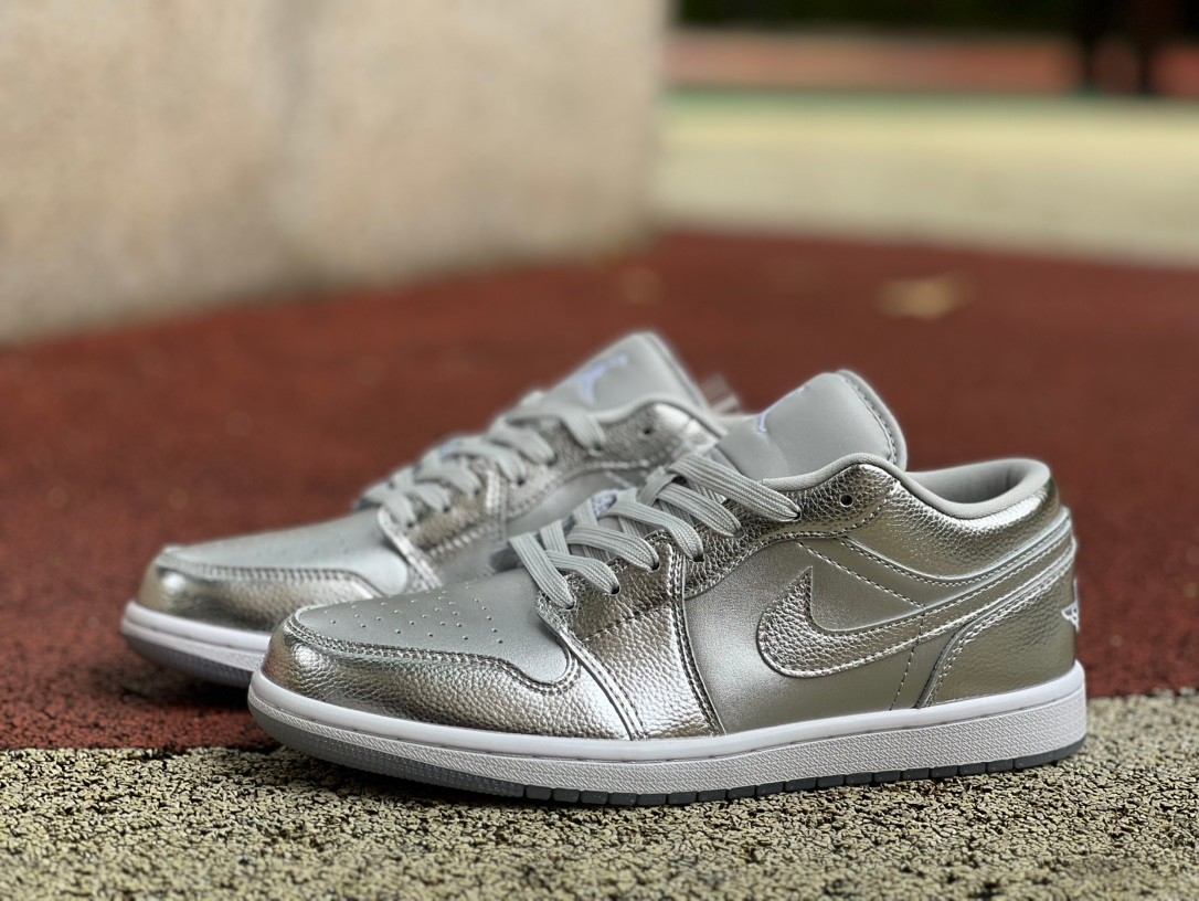 Jordan 1 Low SE Metallic Silver