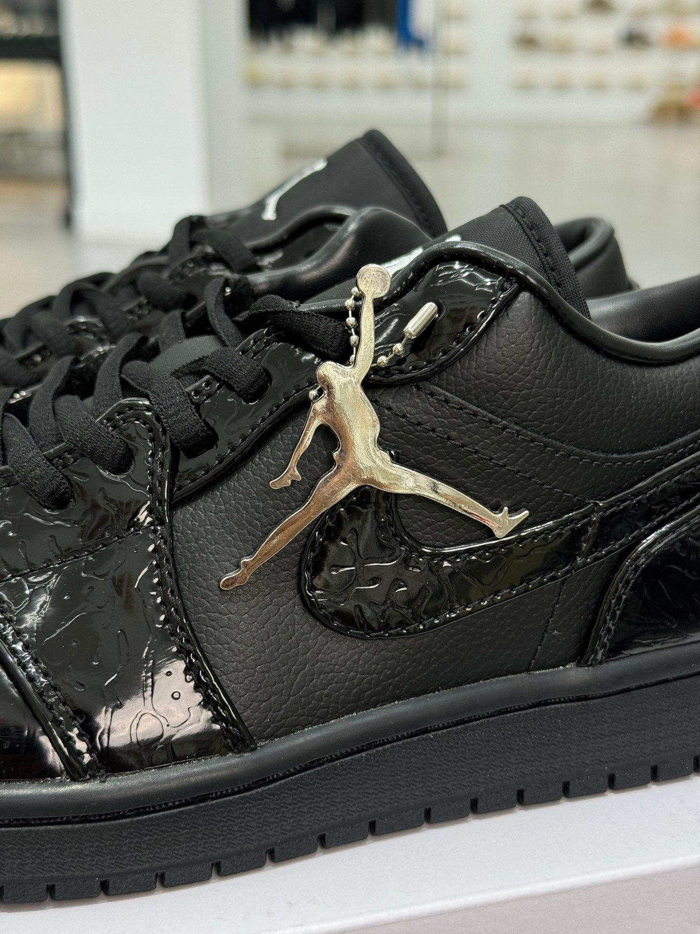Jordan 1 Low SE Patent Elephant Black (Top version)