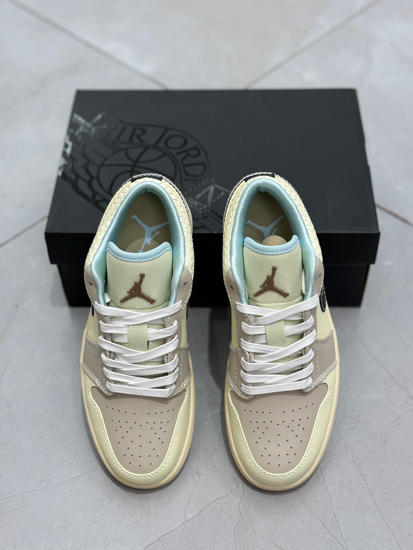 Jordan 1 Low SE Sanddrift Glacier Blue