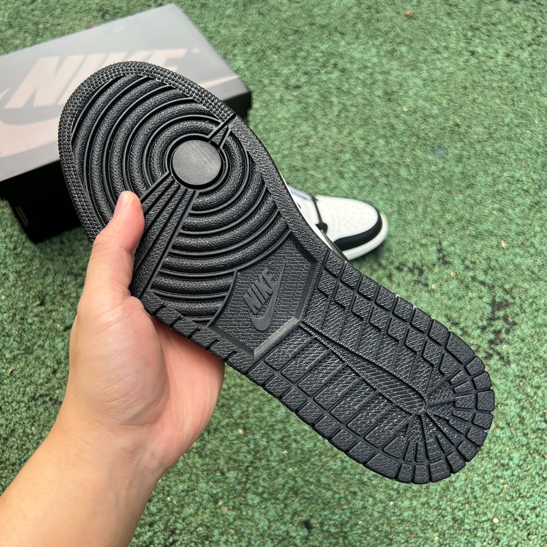 Jordan 1 Retro Low OG Mocha