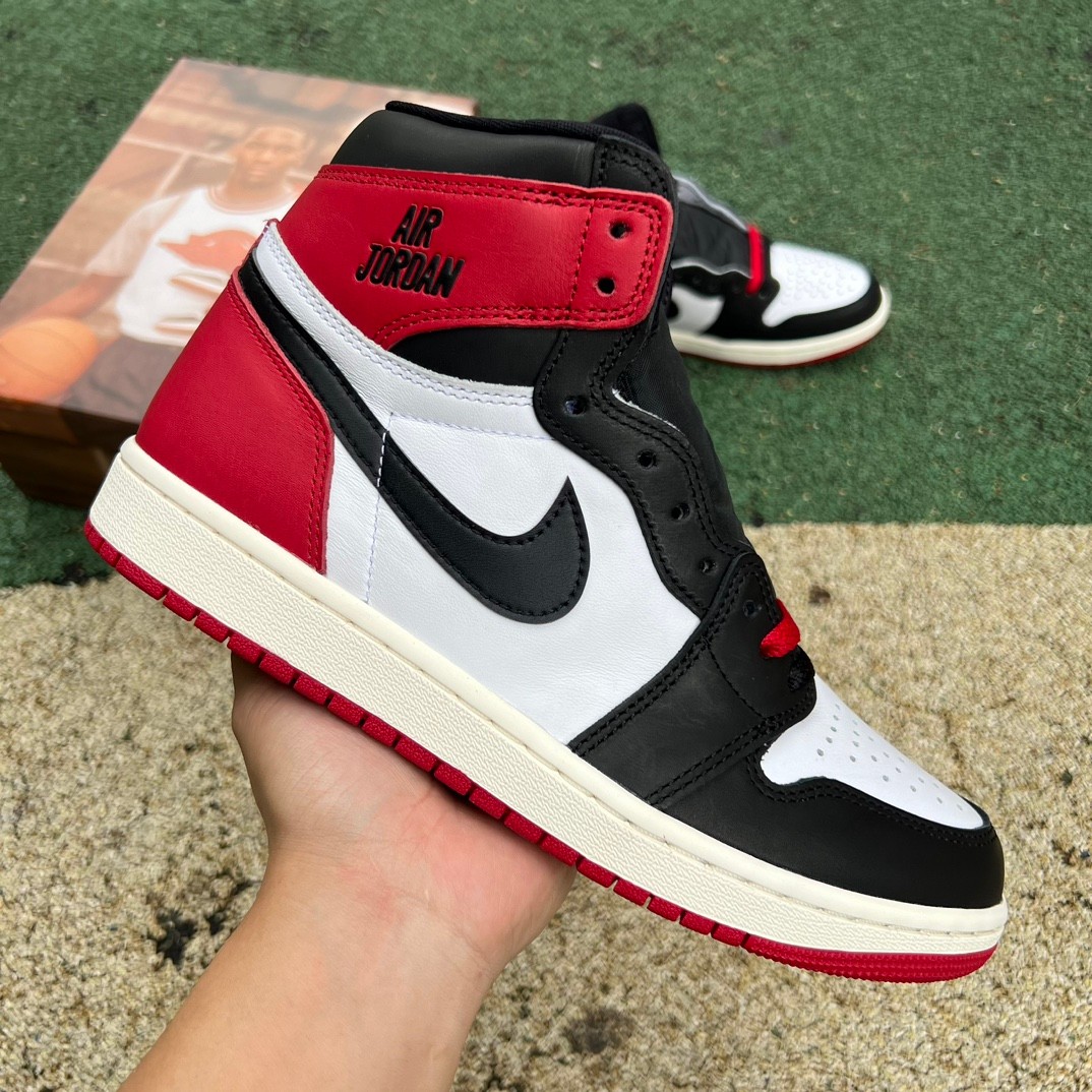 Air Jordan 1 High OG “Black Toe”