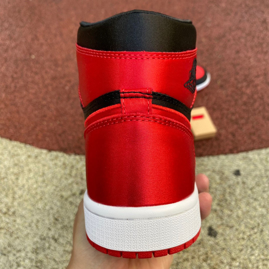 Jordan 1 Retro High OG Satin Bred