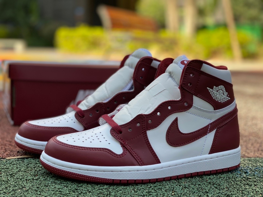 Air Jordan 1 Retro Hi OG Team Red