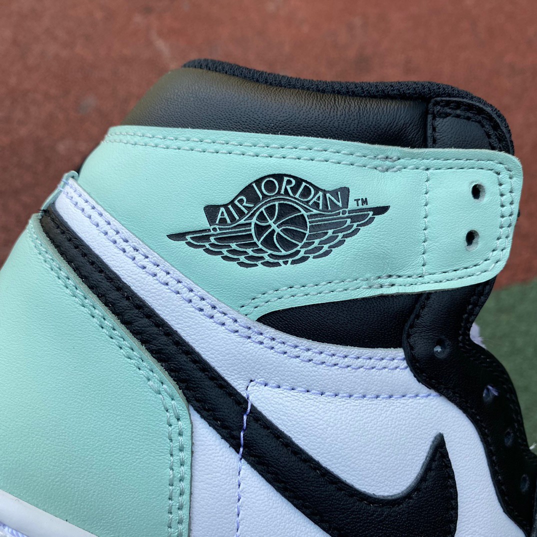 Jordan 1 Retro High Igloo