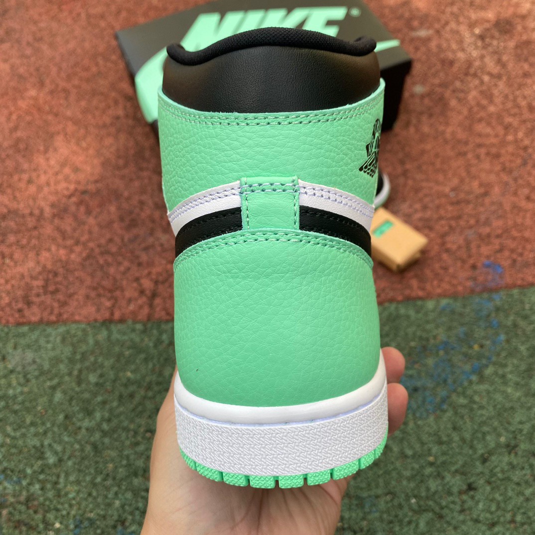 Air Jordan 1 Retro High OG “Green Glow”