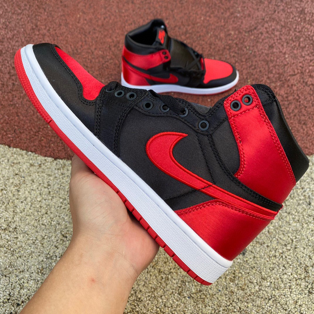 Jordan 1 Retro High OG Satin Bred