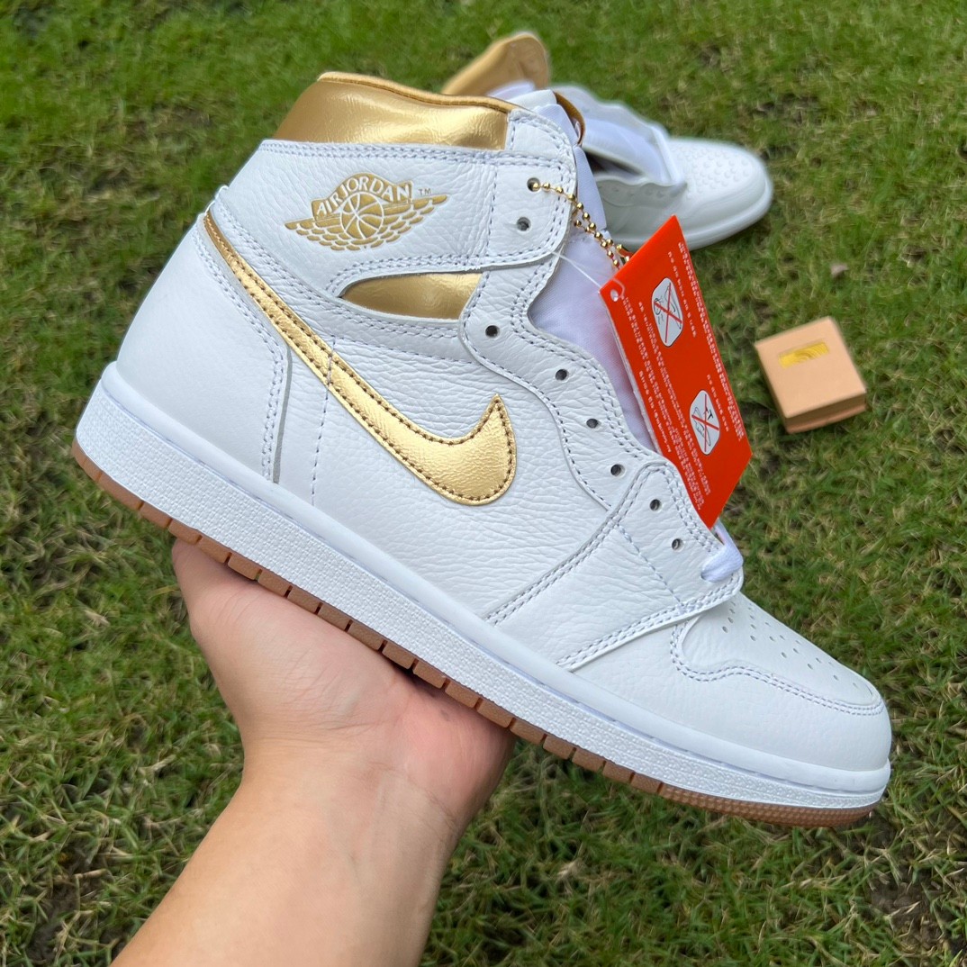 Jordan 1 Retro High OG Metallic Gold