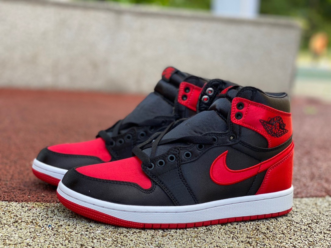 Jordan 1 Retro High OG Satin Bred