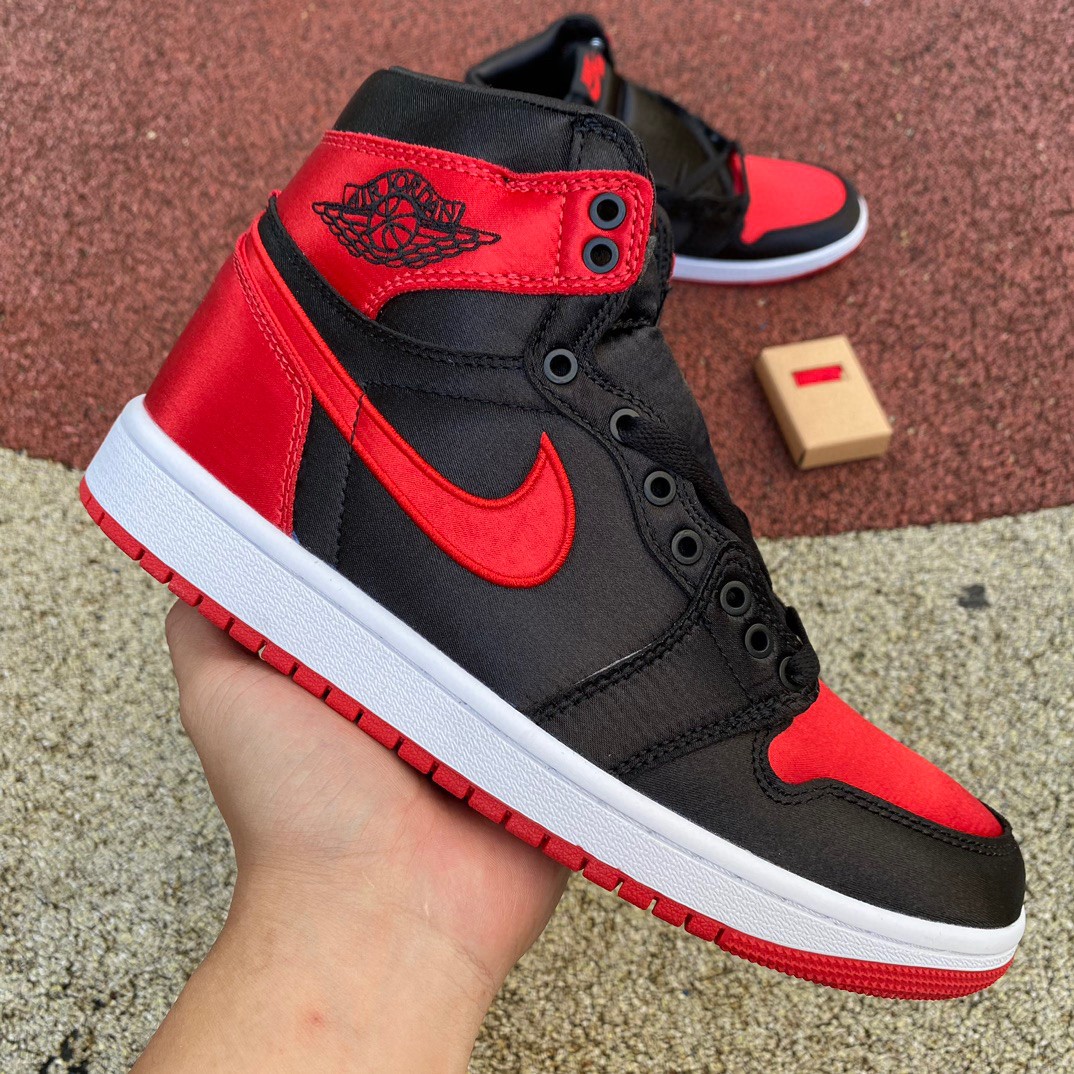 Jordan 1 Retro High OG Satin Bred