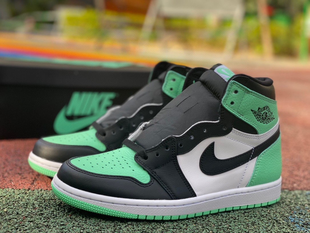 Air Jordan 1 Retro High OG “Green Glow”