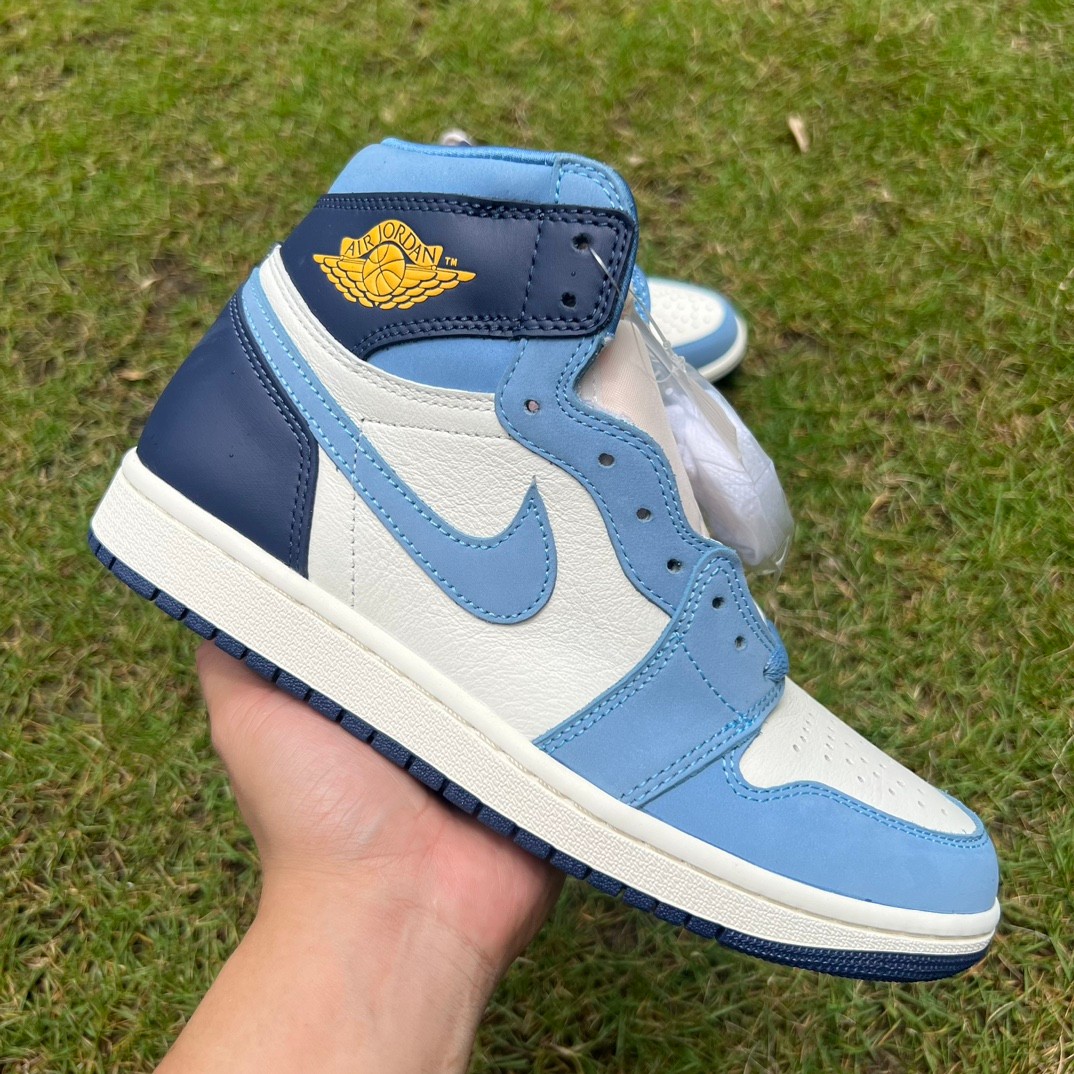 Air Jordan 1 High OG WMNS “First in Flight”