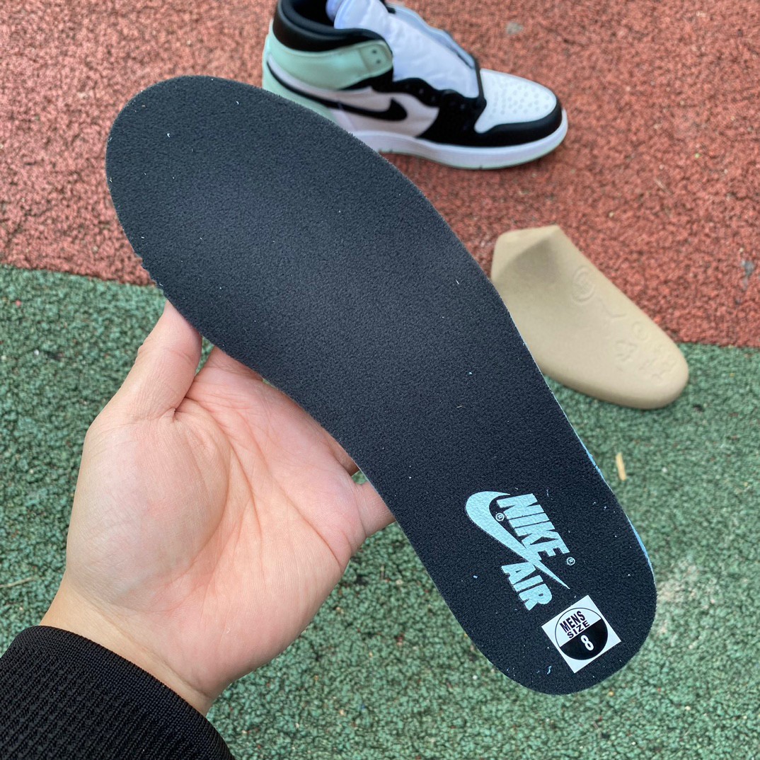 Jordan 1 Retro High Igloo