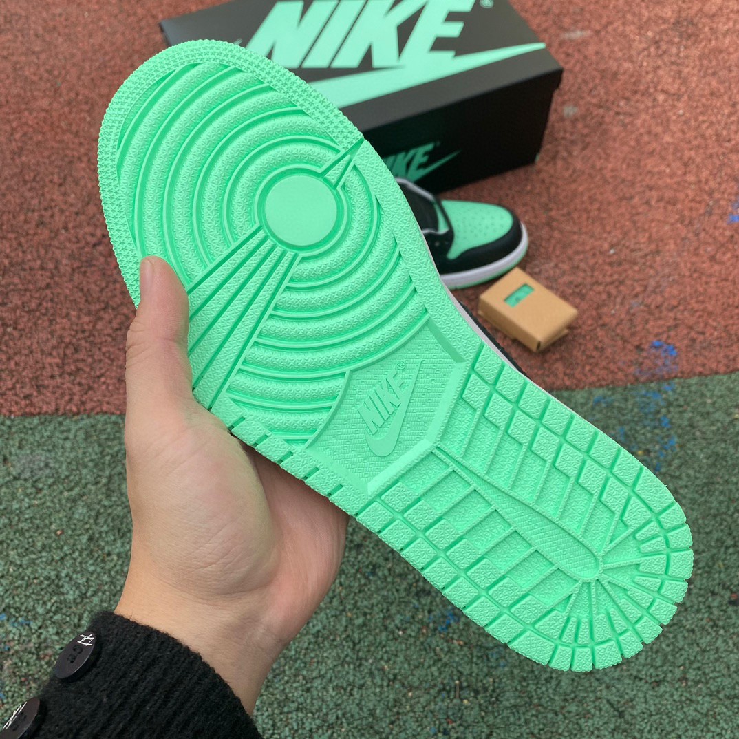 Air Jordan 1 Retro High OG “Green Glow”