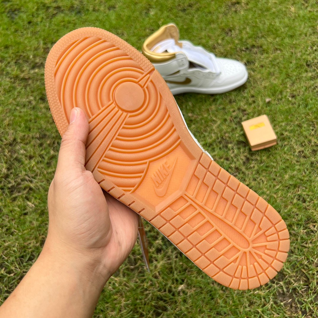 Jordan 1 Retro High OG Metallic Gold