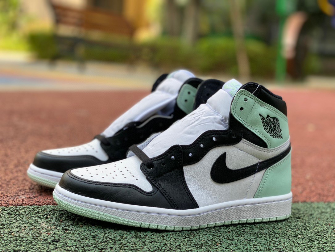 Jordan 1 Retro High Igloo