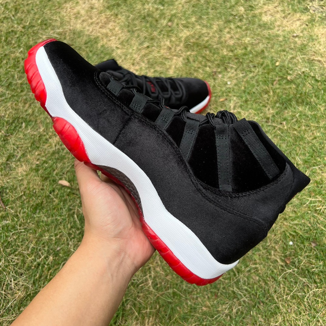 Air Jordan 11 WMNS Bred Velvet