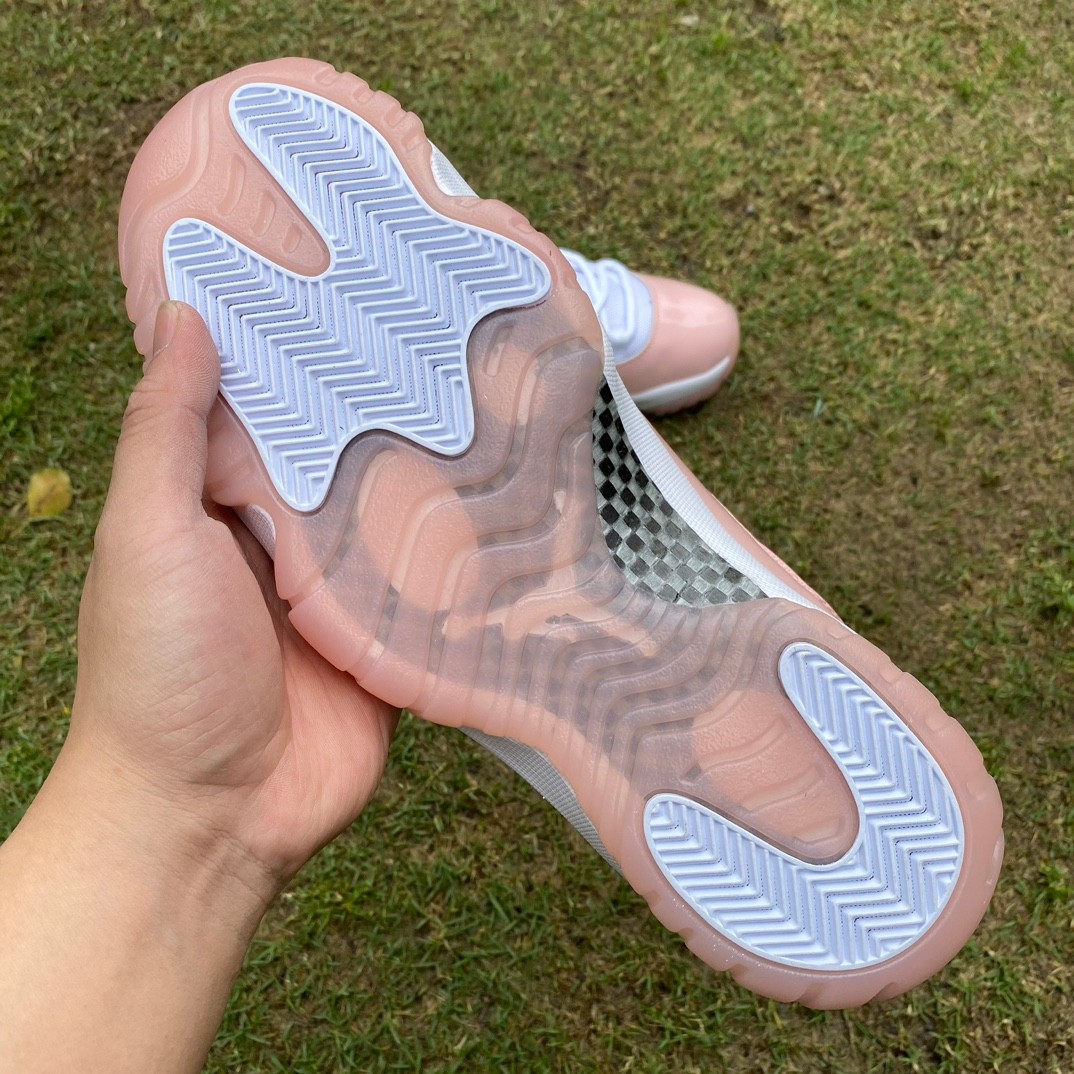 Jordan 11 Retro Low Legend Pink