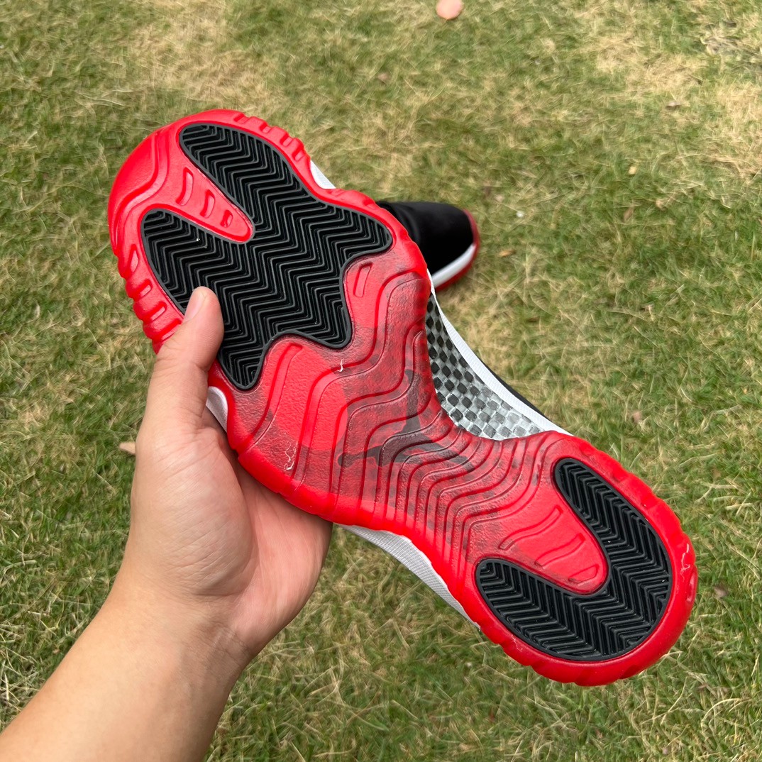 Air Jordan 11 WMNS Bred Velvet