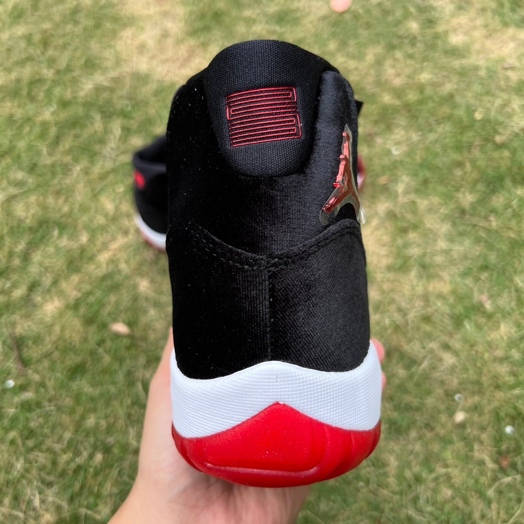 Air Jordan 11 WMNS Bred Velvet