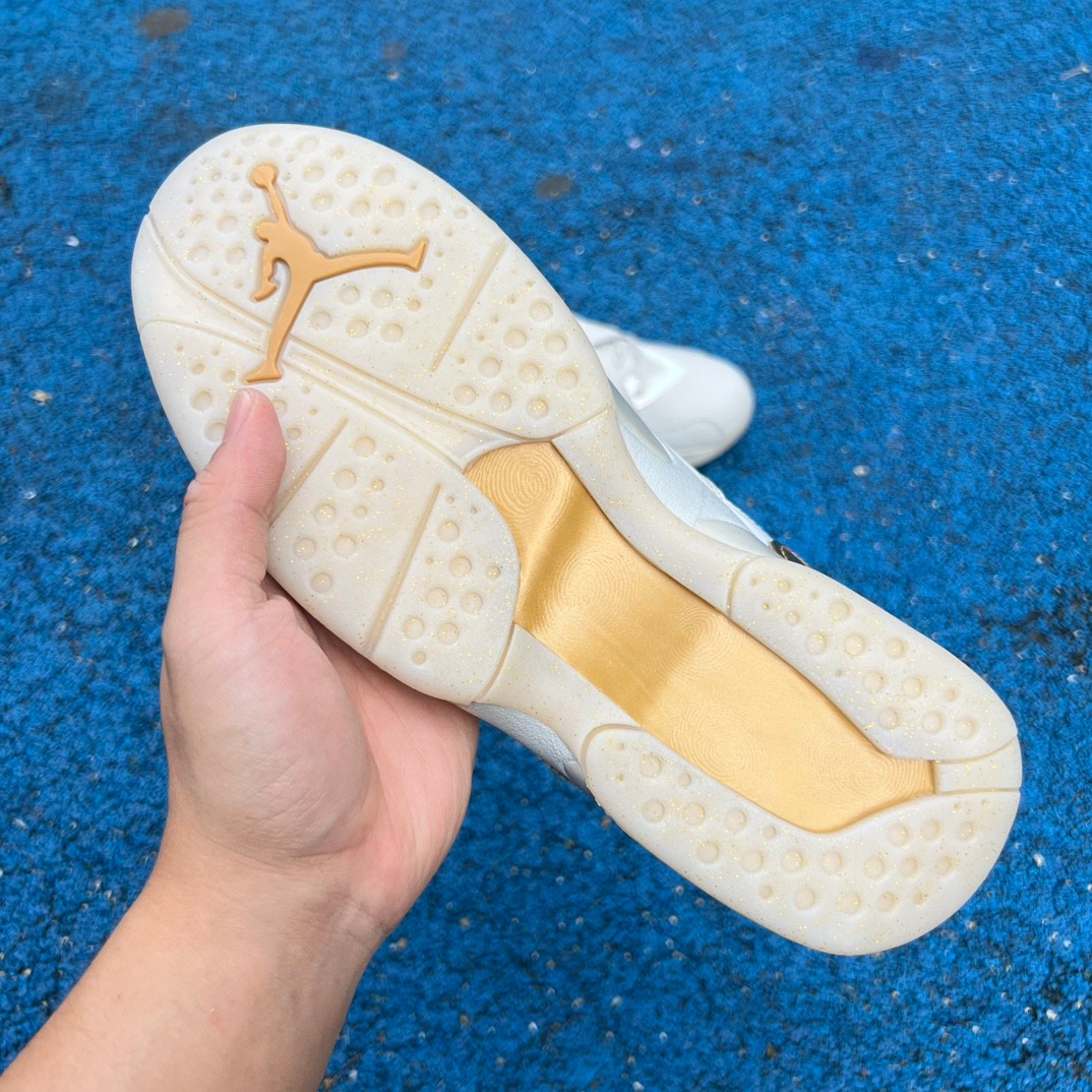 Jordan 8 Retro Champagne