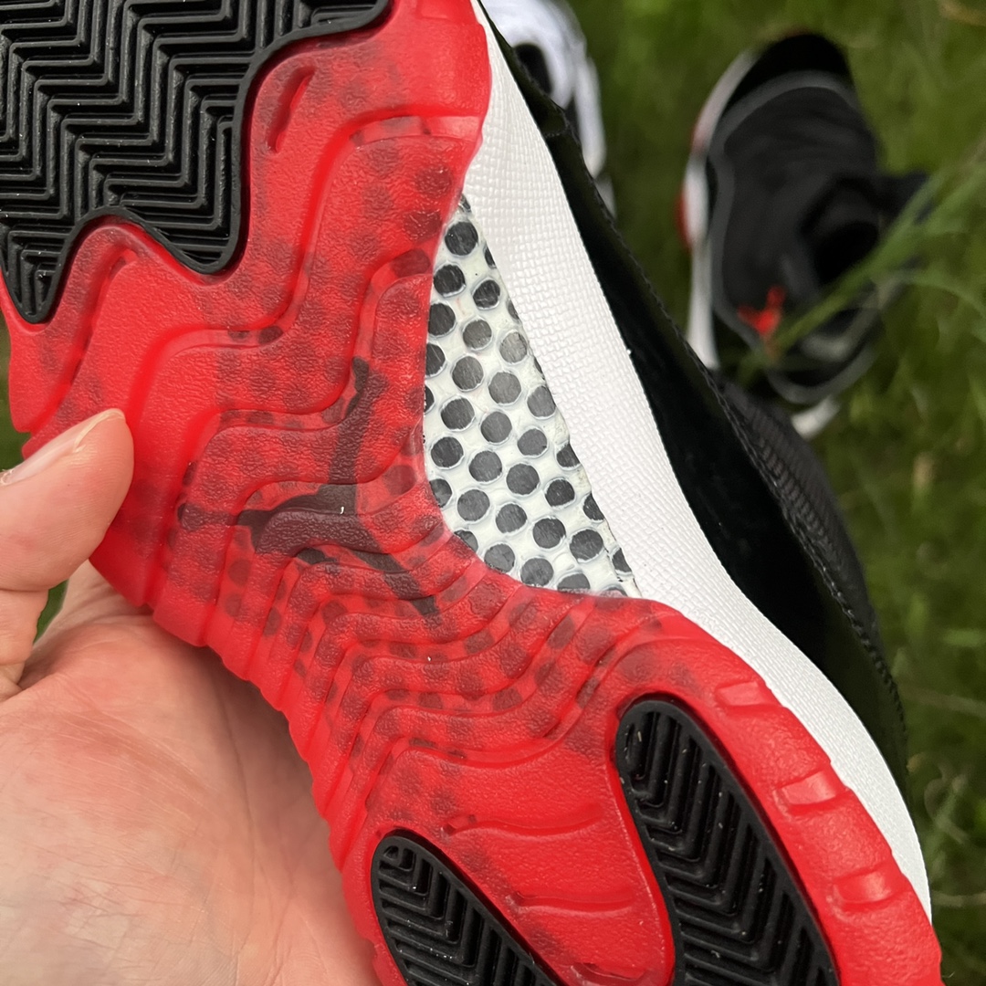 Jordan 11 Retro Playoffs Bred (2019) 378037-061