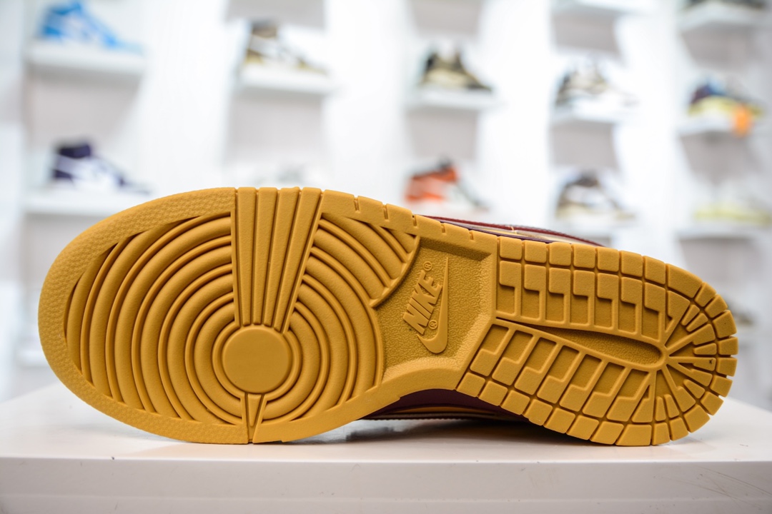 Nike SB Dunk Low Yellow Lobster