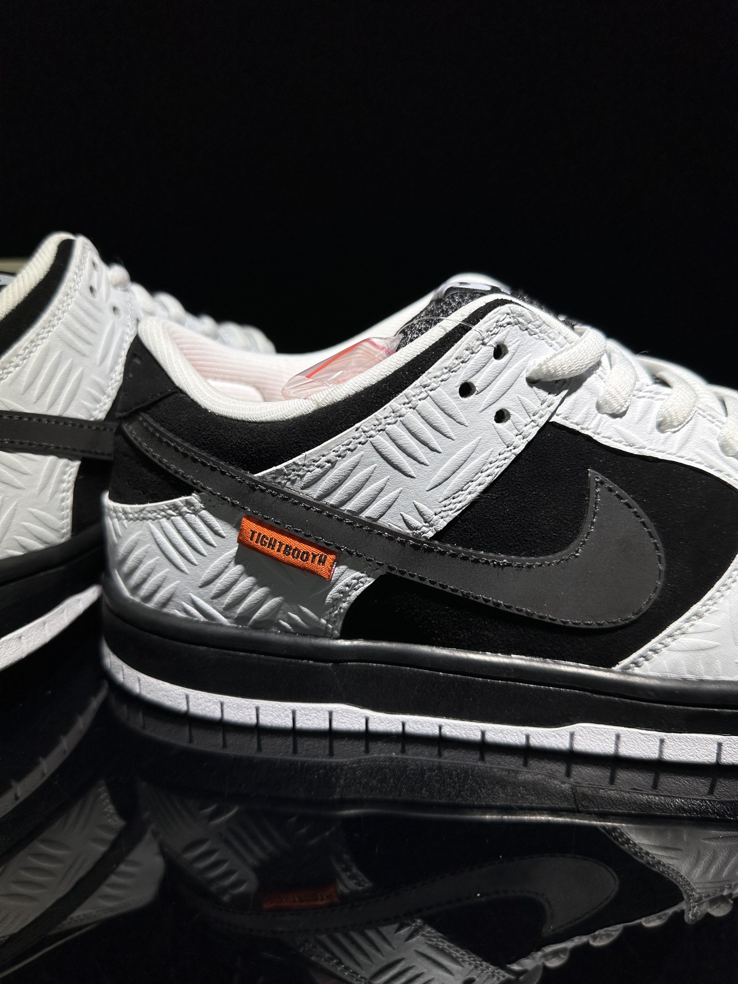 Nike SB Dunk Low TIGHTBOOTH