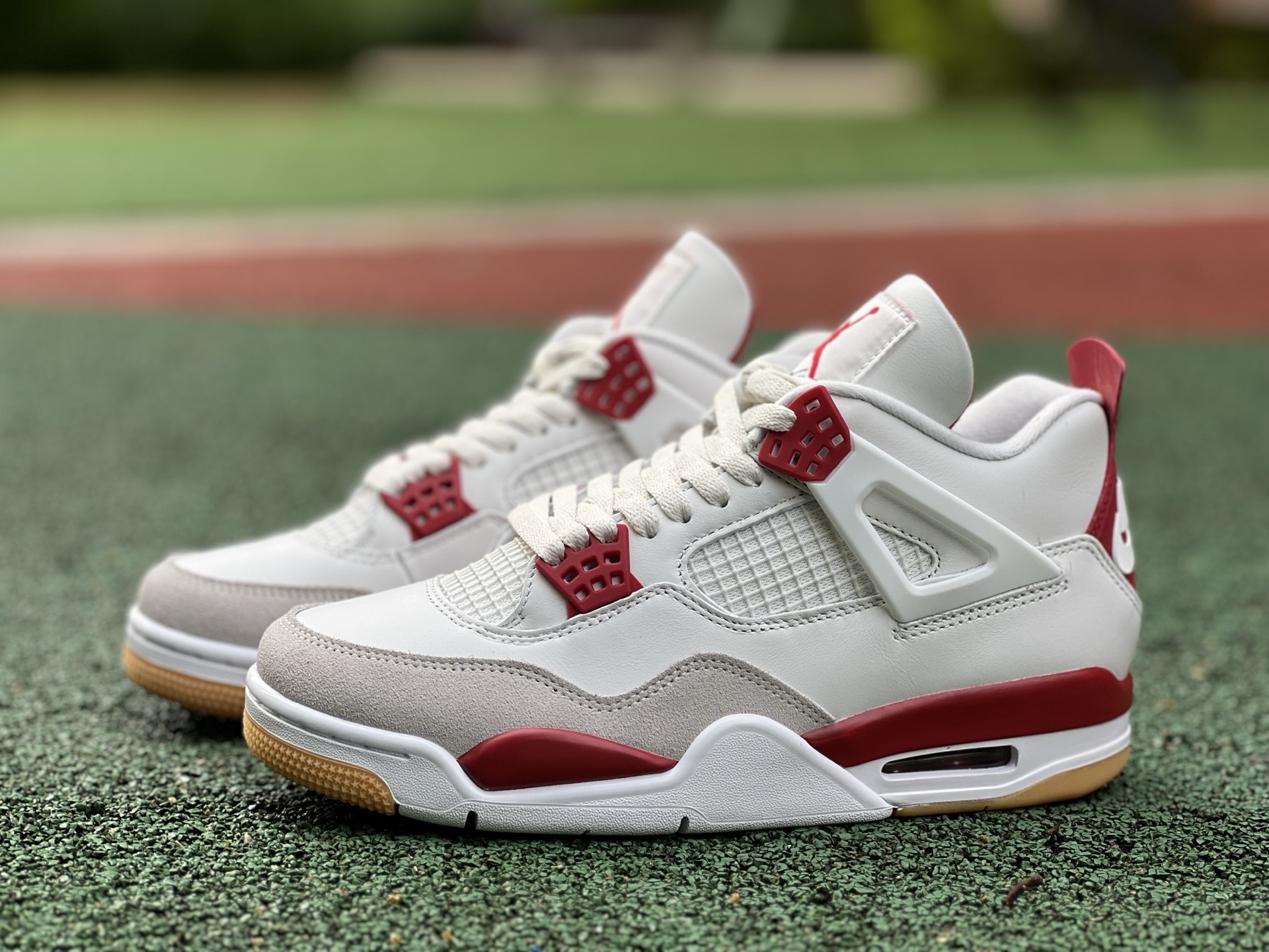 Jordan 4 Retro SB Varsity Red 2025