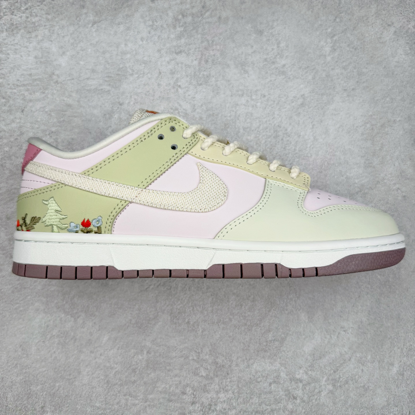 Nike Dunk Low LX Mushroom IB8876-661