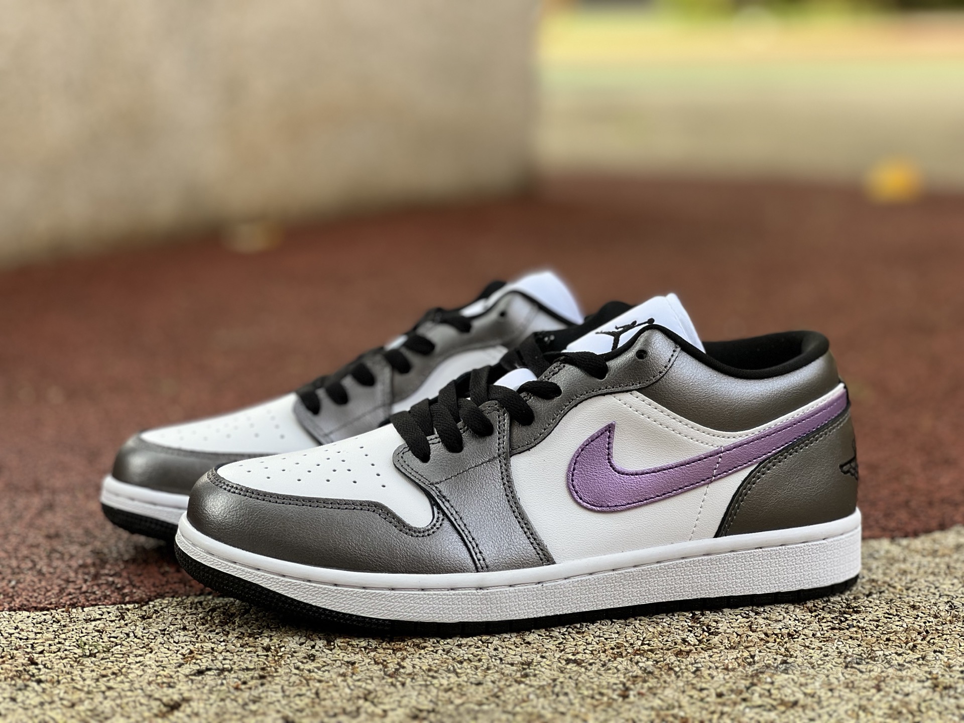 Jordan 1 Low Metallic Purple 2025 HJ5911-105