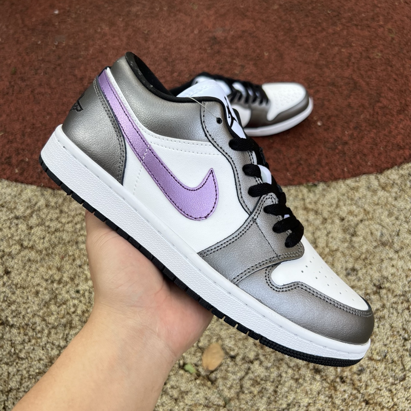 Jordan 1 Low Metallic Purple 2025 HJ5911-105