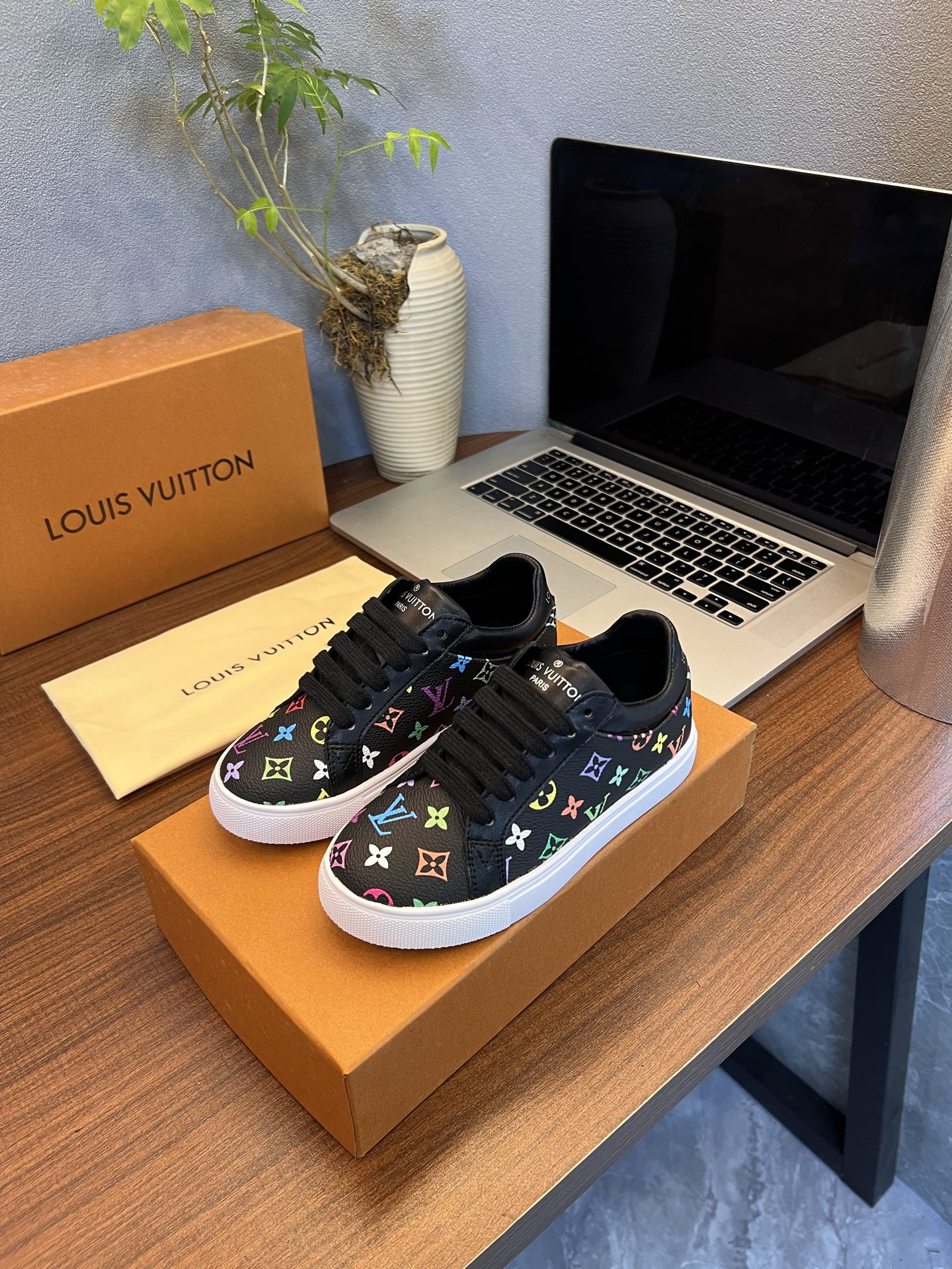 Kid shoes LV