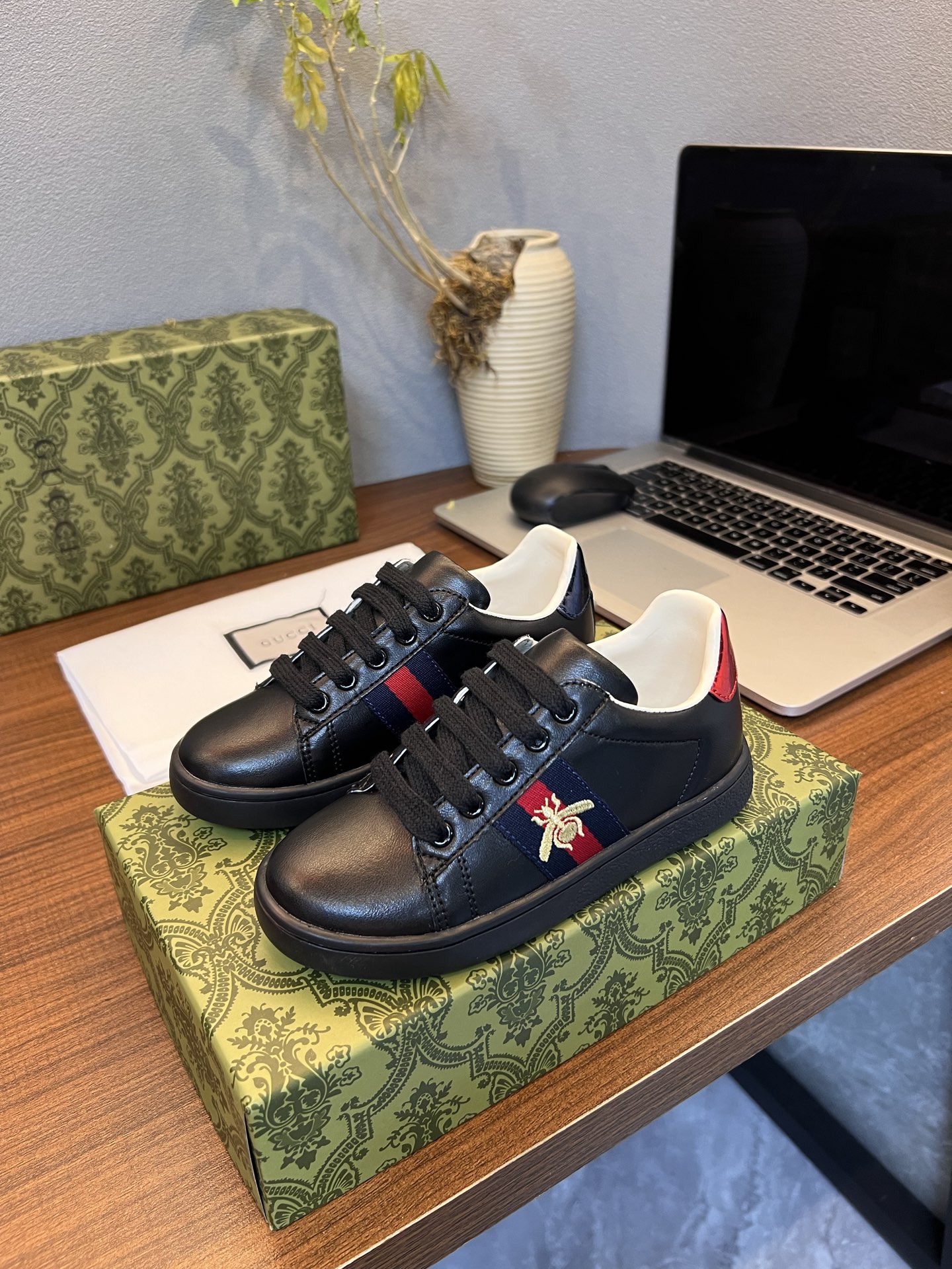 Kid shoes Gucci