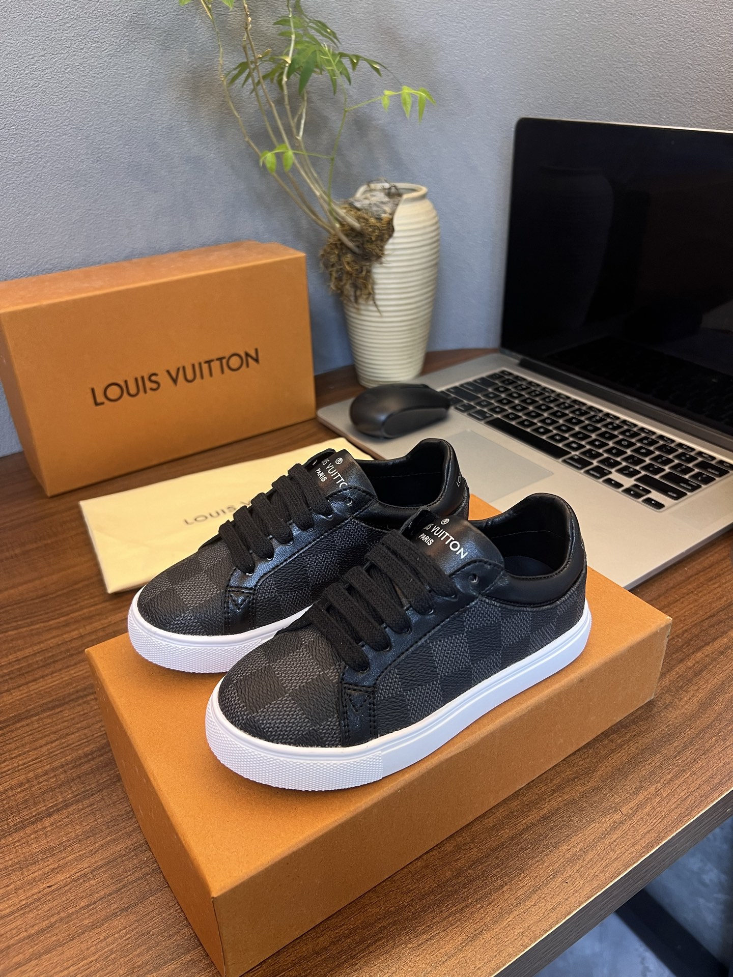 Kid shoes LV