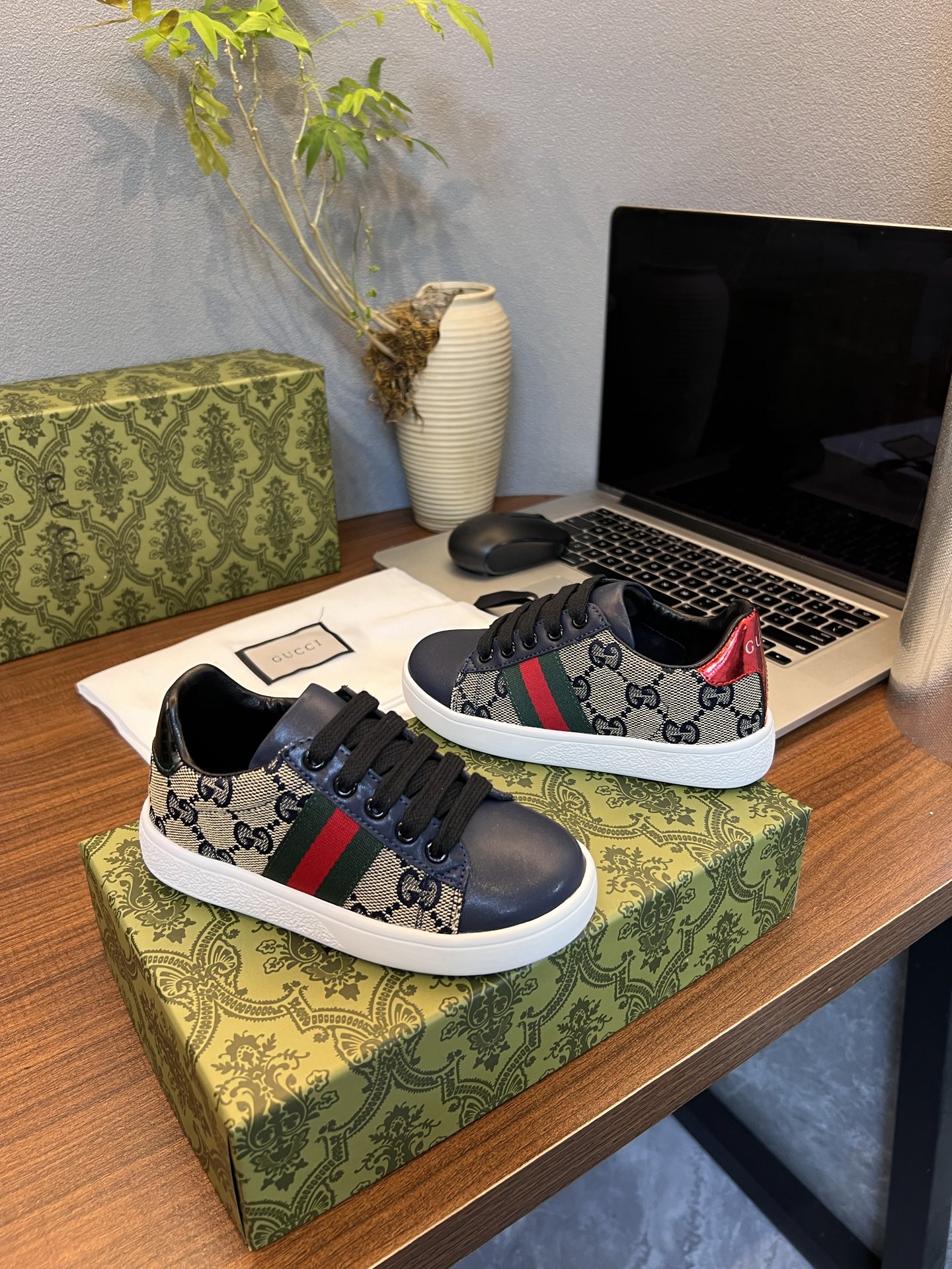 Kid shoes Gucci