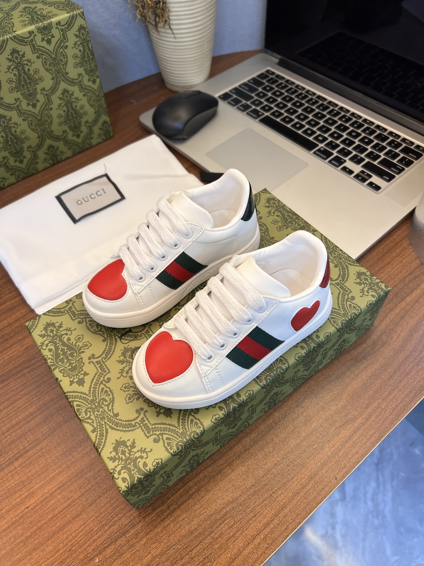 Kid shoes Gucci