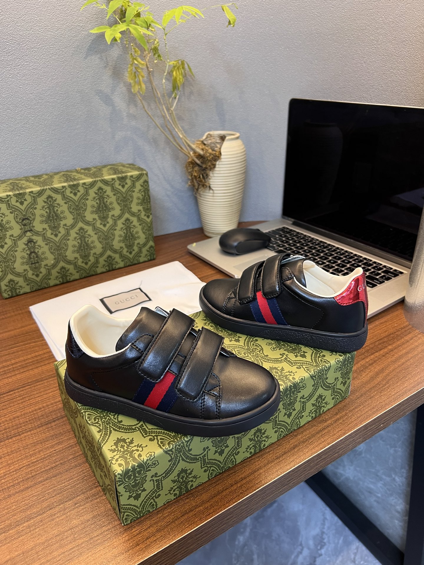 Kid shoes Gucci
