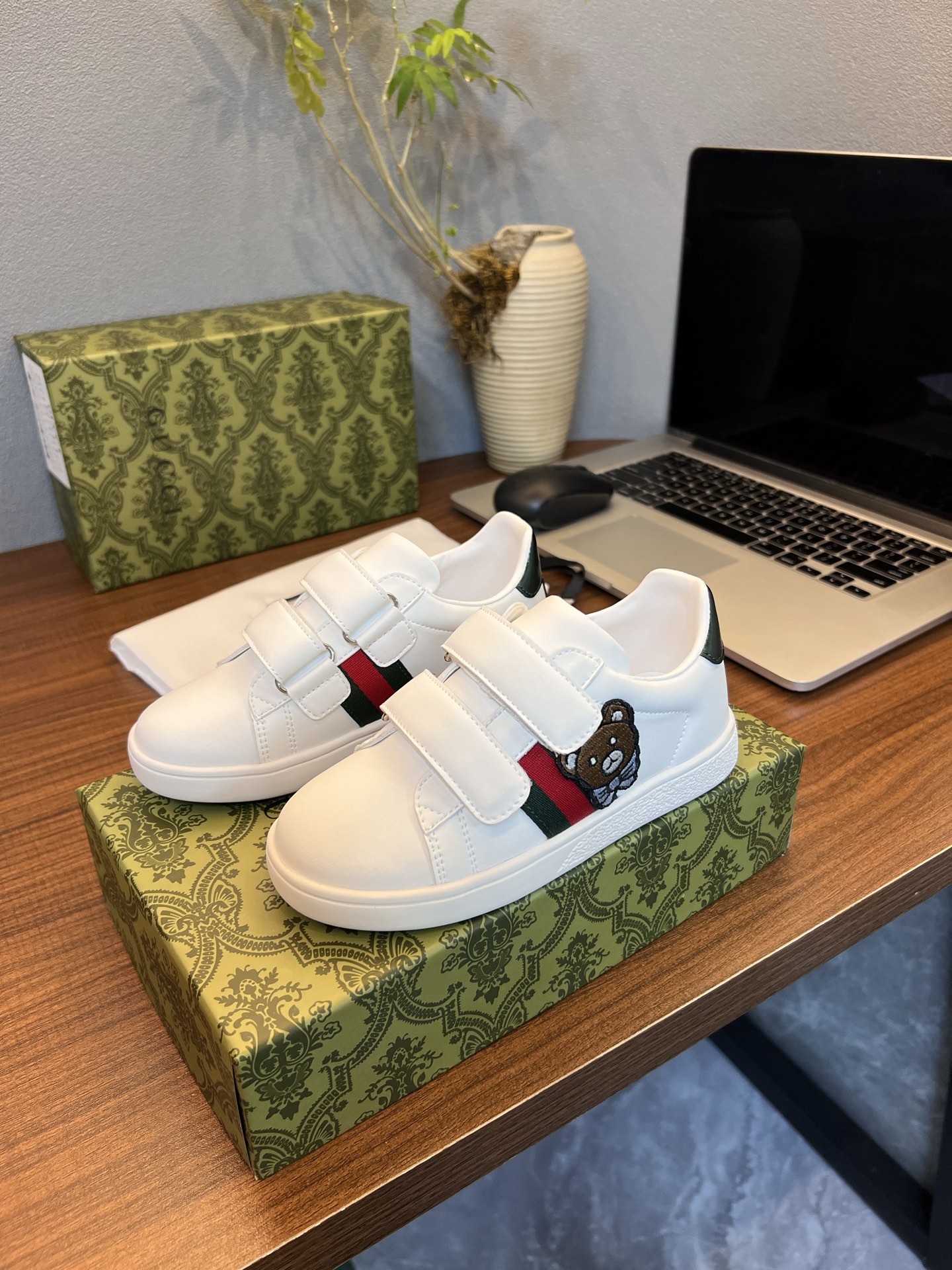 Kid shoes Gucci