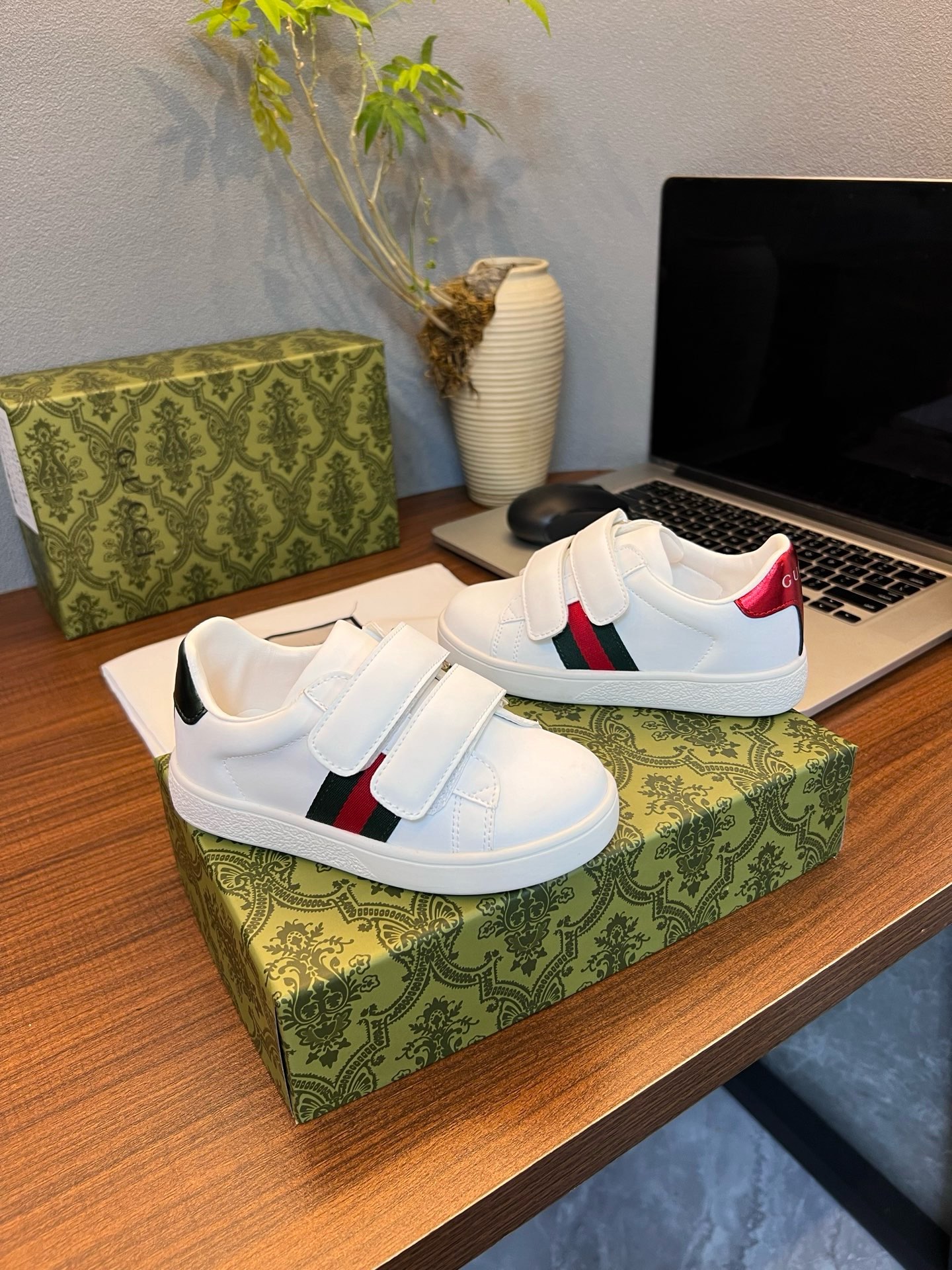 Kid shoes Gucci