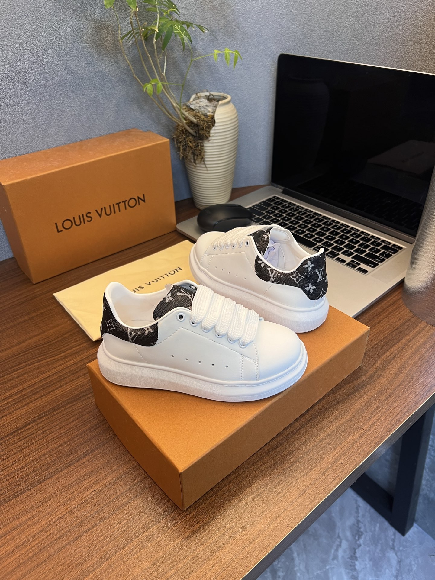 Kid shoes LV