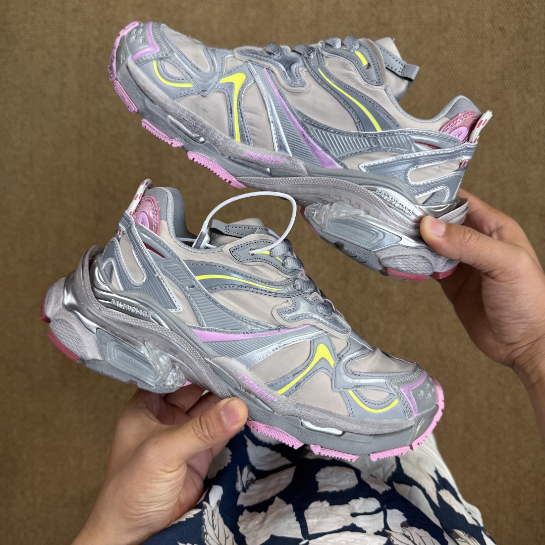 Balenciaga Runner silver pink