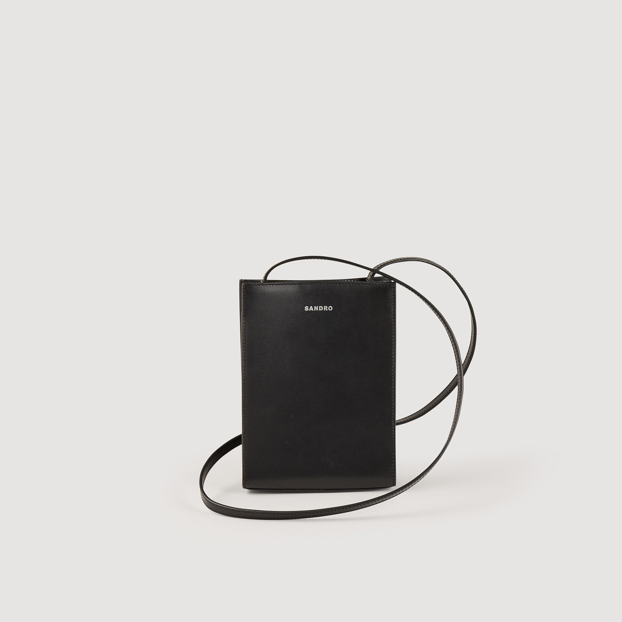 63-off-3-00gbp-sandro-t-shirt-petit-sac-en-cuir-noir-lisse