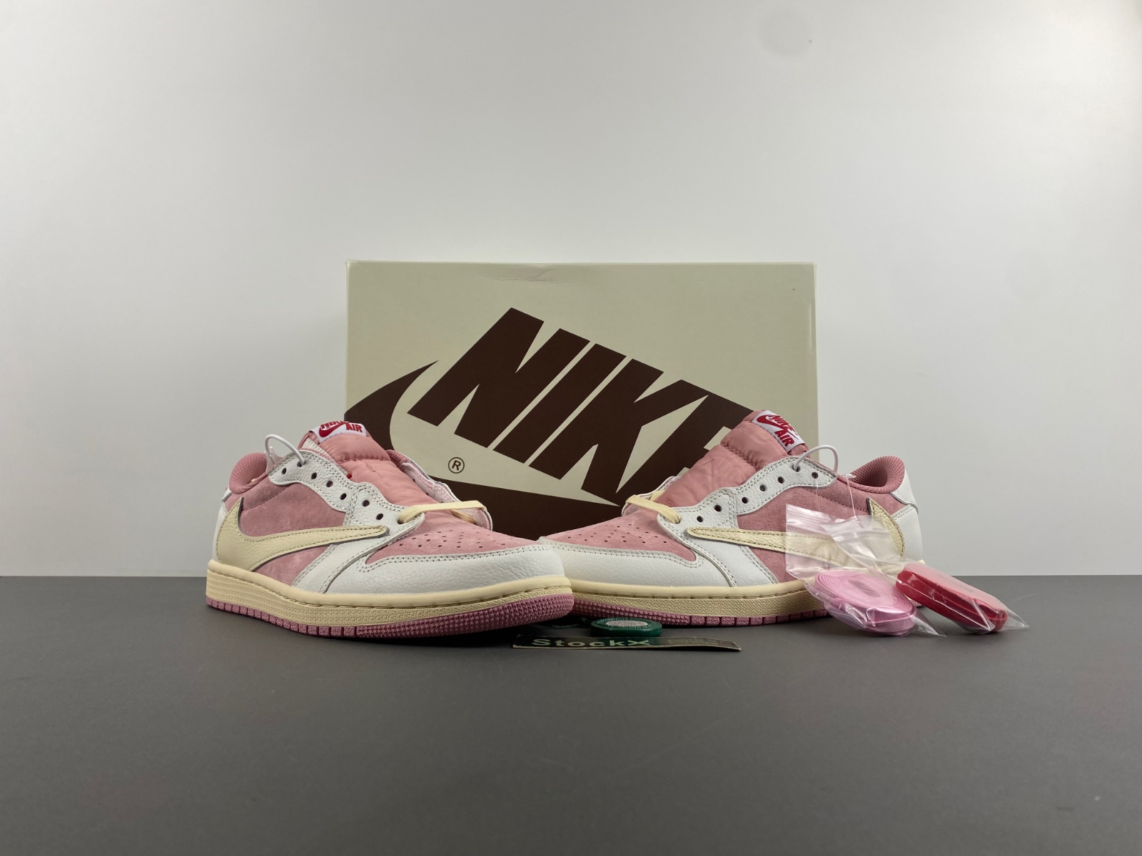 travis scott air jordan 1 pink