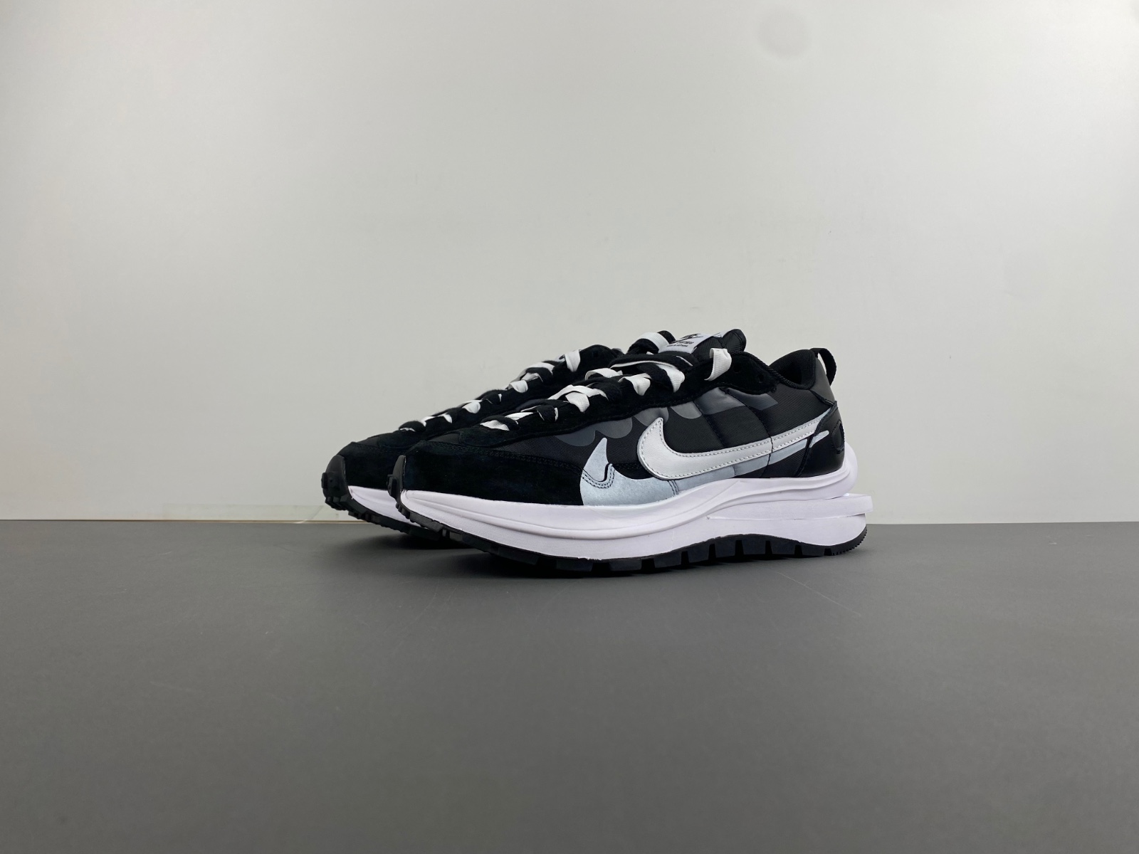 Nike VaporWaffle x Sacai “Black White” CV1363-001 - DoitKick